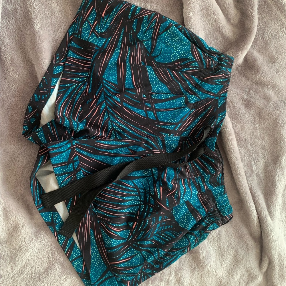 Lululemon shorts (5)